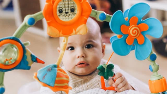 Jakie zabawki dla 5 miesięcznego dziecka najlepiej wspierają jego rozwój Jakie zabawki dla 5 miesięcznego dziecka najlepiej wspierają jego rozwój