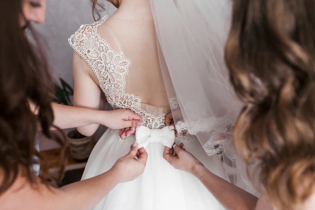 Moda weselna 2025 - O czym pamiętać przy wyborze idealnej kreacji? Moda weselna 2025 - O czym pamiętać przy wyborze idealnej kreacji?