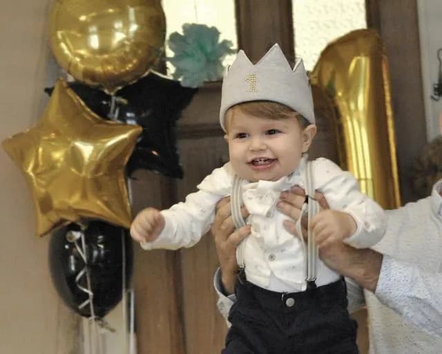 W co się ubrać na roczek dziecka - kompletny poradnik dla rodziców i gości W co się ubrać na roczek dziecka - kompletny poradnik dla rodziców i gości